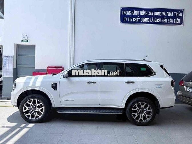 Ford Everest 2023 Titanium 2.0 AT 4x4