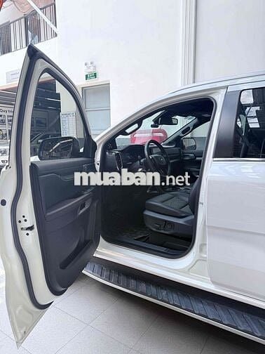 Ford Everest 2023 Titanium 4x4 nhập Thái - có XHĐ