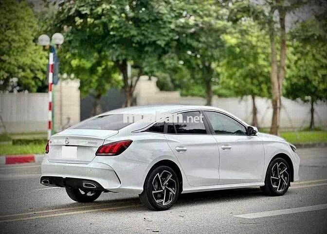 MG MG5 2025