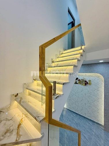 BÁN GẤP VỀ HN Ở NHÀ PHAN VĂN TRỊ, Q.5 gần BV Nhiệt Đới, Heẻm 5M thông