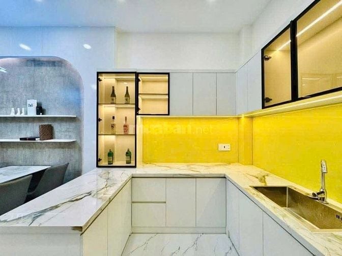 Thanh lý nhà Trương Định, Quận 3. GIÁ 4TỶ2. DT 48m2 Cho thuê 28tr SHR 