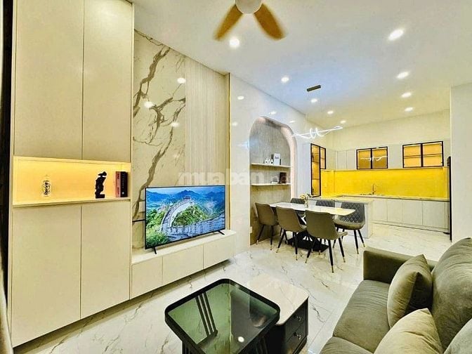 Thanh lý nhà Trương Định, Quận 3. GIÁ 4TỶ2. DT 48m2 Cho thuê 28tr SHR 