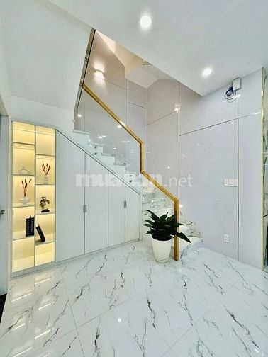 Thanh lý nhà Trương Định, Quận 3. GIÁ 4TỶ2. DT 48m2 Cho thuê 28tr SHR 