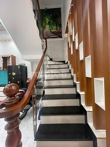 Bán nhà đ. Học Lạc Quận 5 đối diện công viên Thăng Long kèm nội thất