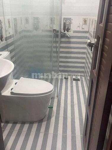 Bán nhà đ. Học Lạc Quận 5 đối diện công viên Thăng Long kèm nội thất