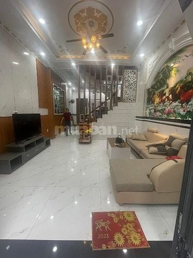 Bán nhà đ. Học Lạc Quận 5 đối diện công viên Thăng Long kèm nội thất
