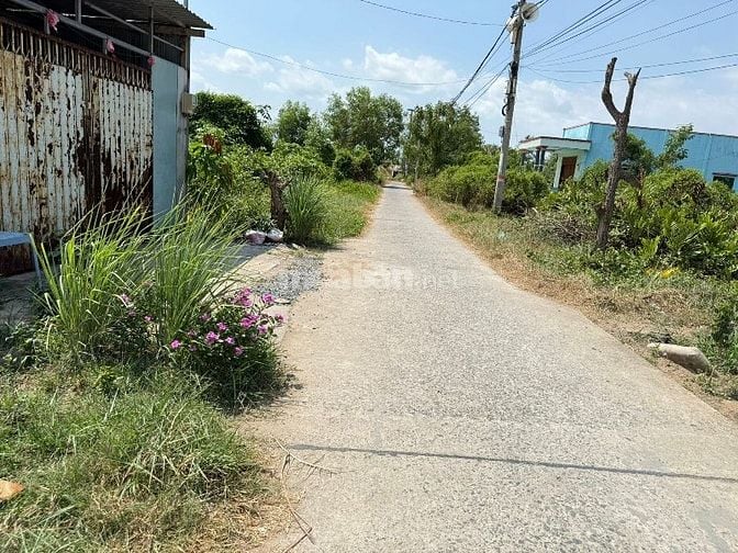Cần bán 422m2 đất nông nghiệp,mặt tiền đường Gò Me, Nhà Bè giá 1tỷ100 