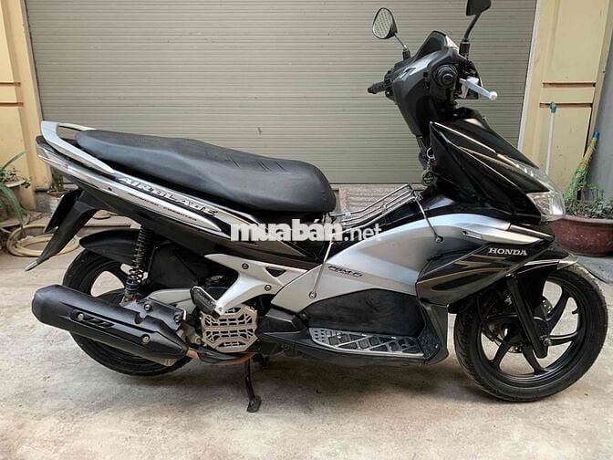 GIA ĐÌNH BÁN XE AIIRBLADE ĐỜI CUỐI 2010 FI NGUYÊN