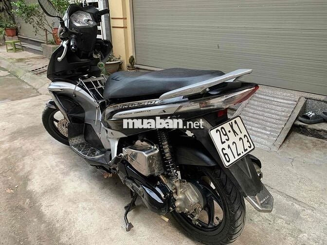 GIA ĐÌNH BÁN XE AIIRBLADE ĐỜI CUỐI 2010 FI NGUYÊN