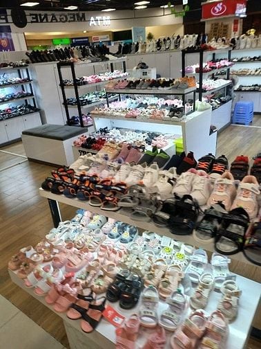 MÌNH CẦN TUYỂN NHÂN VIÊN SOẠN HÀNG, PHỤ DỌN DẸP TRỰC TIẾP TẠI CỬA HÀNG