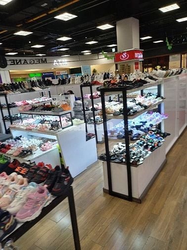 MÌNH CẦN TUYỂN NHÂN VIÊN SOẠN HÀNG, PHỤ DỌN DẸP TRỰC TIẾP TẠI CỬA HÀNG