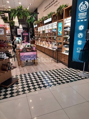 MÌNH CẦN TUYỂN NHÂN VIÊN SOẠN HÀNG, PHỤ DỌN DẸP TRỰC TIẾP TẠI CỬA HÀNG