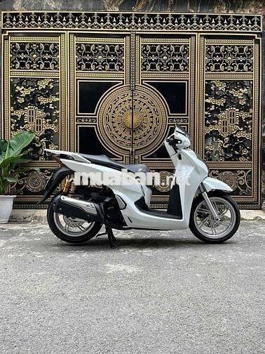 Sh300i siêu cọp chính chủ