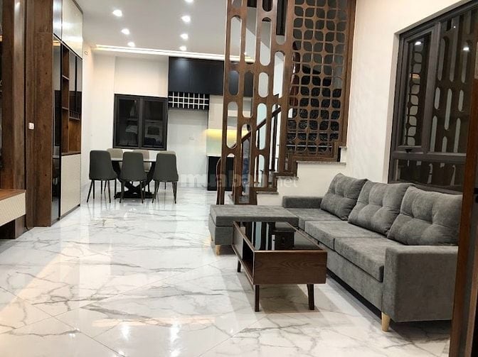 Nhà riêng 54m x 5T, 3 mặt thoáng,4p ngủ + 5 WC, sân riêng 18m, 9,9 tỷ.