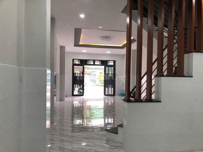 Nhà MT đường 55 quận 6 nhà đẹp, mới sơn sửa lại giá 18tr