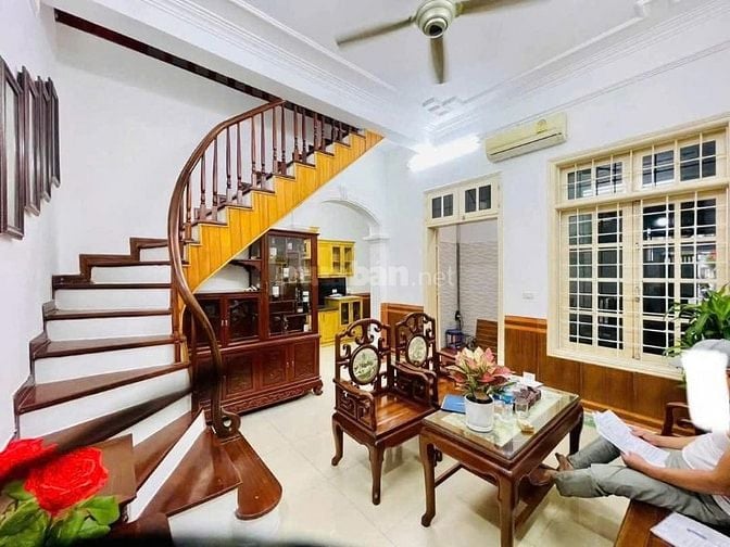 Bán nhà 55m2, 7,7 tỷ, Trương Định, Giáp Bát, Hoàng Mai, đủ nội thất.