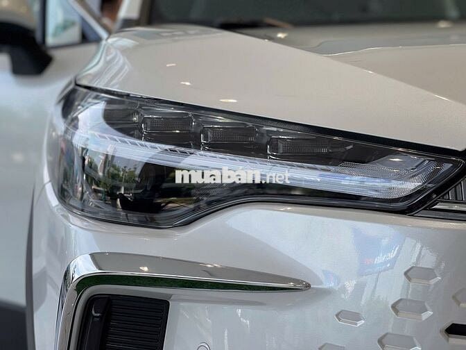 TOYOTA COROLLA CROSS 1.8 HYBRID MÀU TRẮNG SX 2025