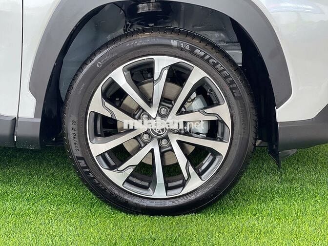 TOYOTA COROLLA CROSS 1.8 HYBRID MÀU TRẮNG SX 2025