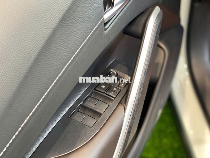 TOYOTA COROLLA CROSS 1.8 HYBRID MÀU TRẮNG SX 2025