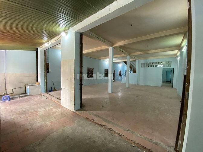 Cho thuê nhà mặt tiền Nguyễn Sơn, Tân Phú – vị trí đắc địa, phù hợp