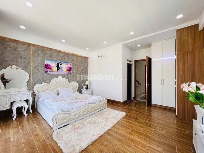 Nhà ngang lớn 5,5m đường Bùi Văn Ba, Quận 7. Giá 5,060 tỷ