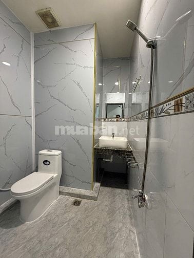 Mặt tiền đường Hòa Bình khu vực đông đúc, kinh doanh cực sung