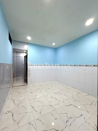 Mặt tiền đường Hòa Bình khu vực đông đúc, kinh doanh cực sung