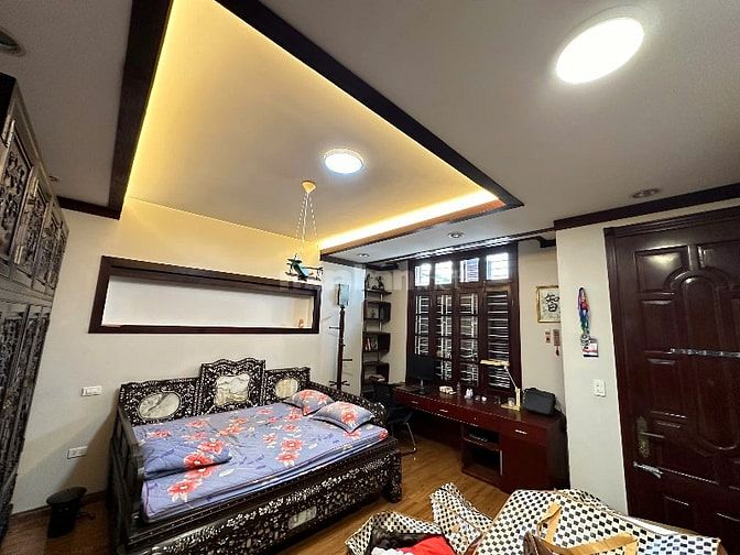 Nhà phân lô hồ đền lừ - ô tô tránh nhau