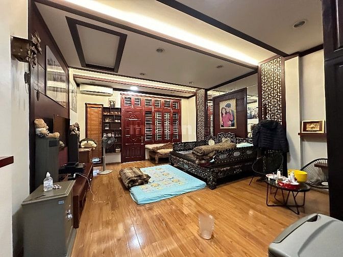 Nhà phân lô hồ đền lừ - ô tô tránh nhau