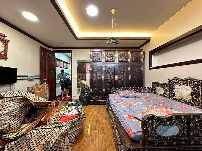 Nhà phân lô hồ đền lừ - ô tô tránh nhau
