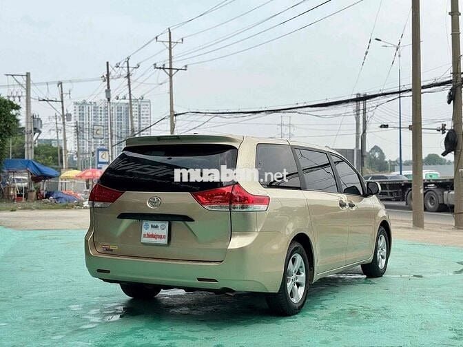 Toyota Sienna 2010 nhập mỹ xe gia đình 1 chủ
