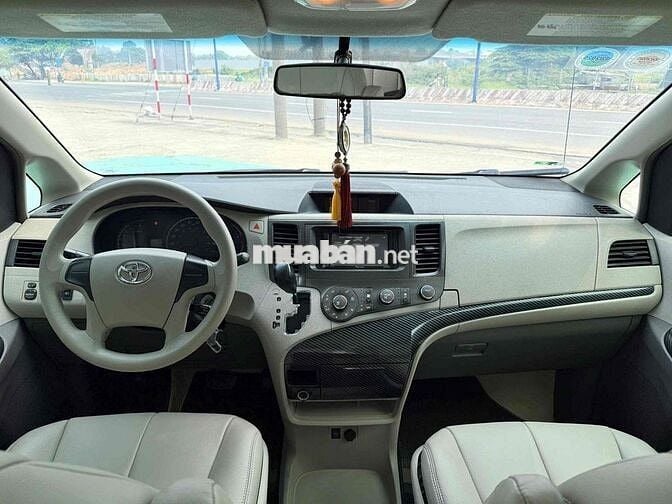 Toyota Sienna 2010 nhập mỹ xe gia đình 1 chủ