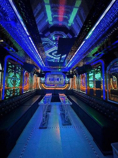 TUYỂN NHÂN VIÊN PHỤC VỤ KARAOKE TẠI BÌNH DƯƠNG