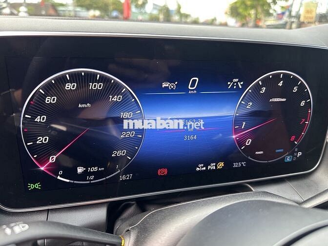 Mercedes Benz GLC300 4Matic sx 2023 odo 3000 km