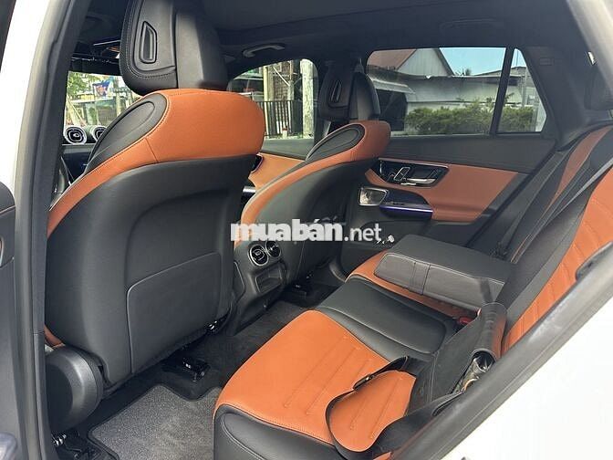 Mercedes Benz GLC300 4Matic sx 2023 odo 3000 km