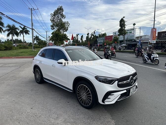 Mercedes Benz GLC300 4Matic sx 2023 odo 3000 km