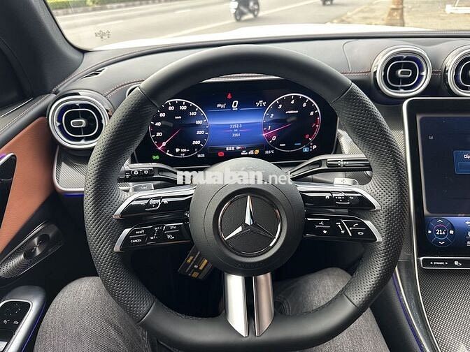 Mercedes Benz GLC300 4Matic sx 2023 odo 3000 km