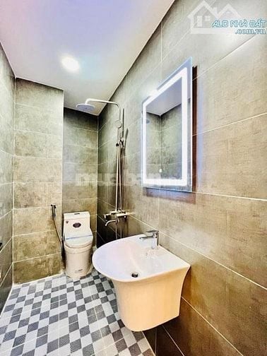 Nhà hẻm thông đường Lê Thị Bạch Cát, Quận 11.Gần sân vận động Phú Thọ