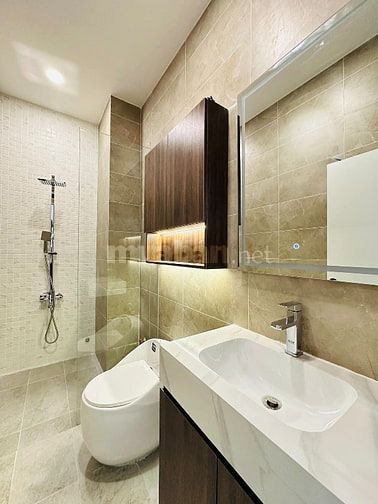 Bán nhà sổ hồng riêng 60.3m2 đường Cô Giang, Quận 1. Giá 6 tỷ 500 