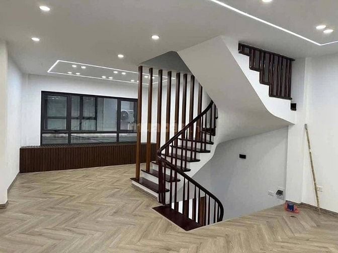 Nhà ngay hồ Quan Nhân Thanh Xuân ngõ ô tô DT: 53m2, 6 tầng 11.9 tỷ
