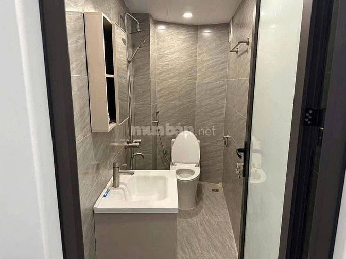 Nhà ngay hồ Quan Nhân Thanh Xuân ngõ ô tô DT: 53m2, 6 tầng 11.9 tỷ