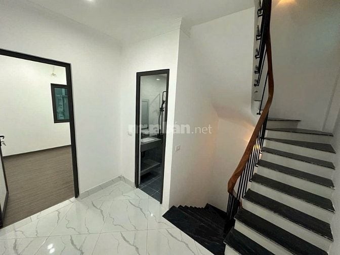 Bán nhà Trâu Quỳ - 30 m2 - Nhà mới tinh, sẵn về ở, ô tô đỗ 20m