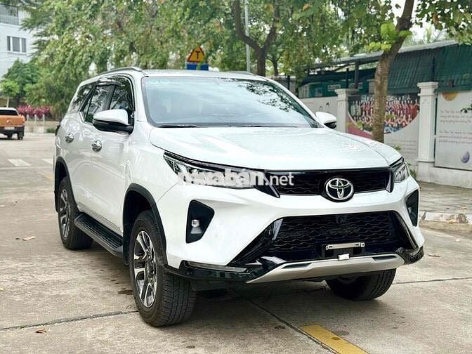 Toyota Fortuner Legender 2.4 4x2 AT sản xuất 2022