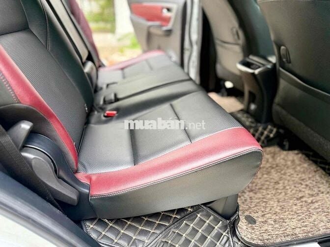 Toyota Fortuner Legender 2.4 4x2 AT sản xuất 2022
