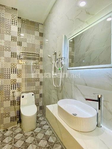 Nhà ngộp giá 2tỷ450tr DT 54.3m2 Nguyễn Văn Săng, Tân Sơn Nhì, Tân Phú