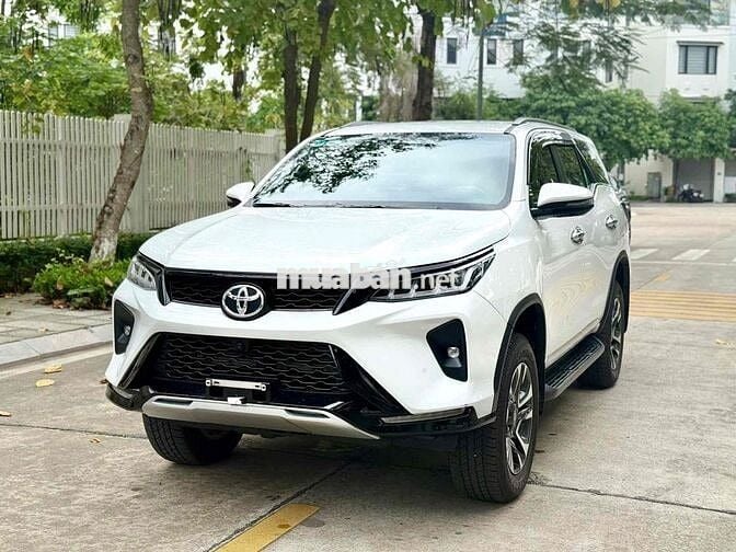 Toyota Fortuner Legender 2.4 4x2 AT sản xuất 2022