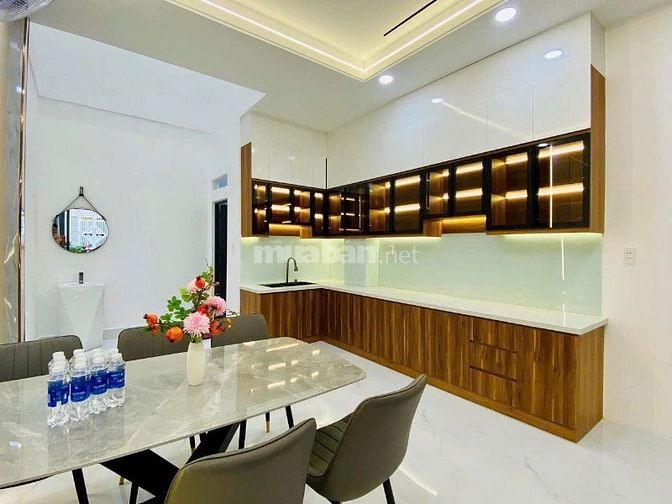 Nhà ngộp giá 2tỷ450tr DT 54.3m2 Nguyễn Văn Săng, Tân Sơn Nhì, Tân Phú