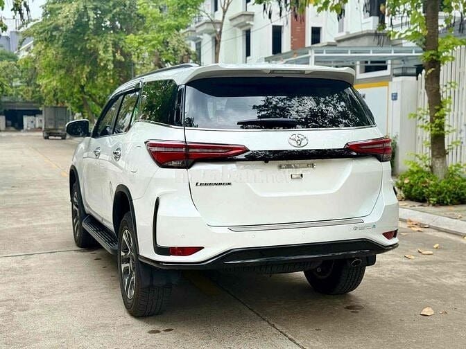 Toyota Fortuner Legender 2.4 4x2 AT sản xuất 2022