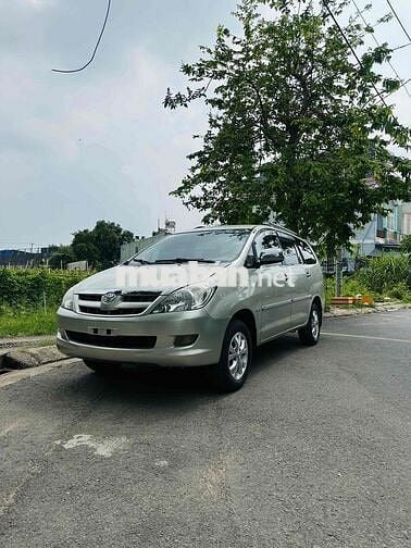 Toyota Innova 2006 G - 100000 km