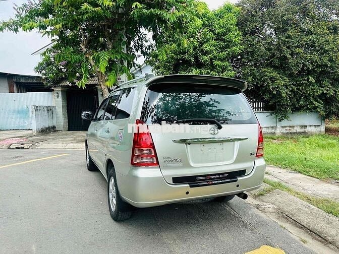 Toyota Innova 2006 G - 100000 km